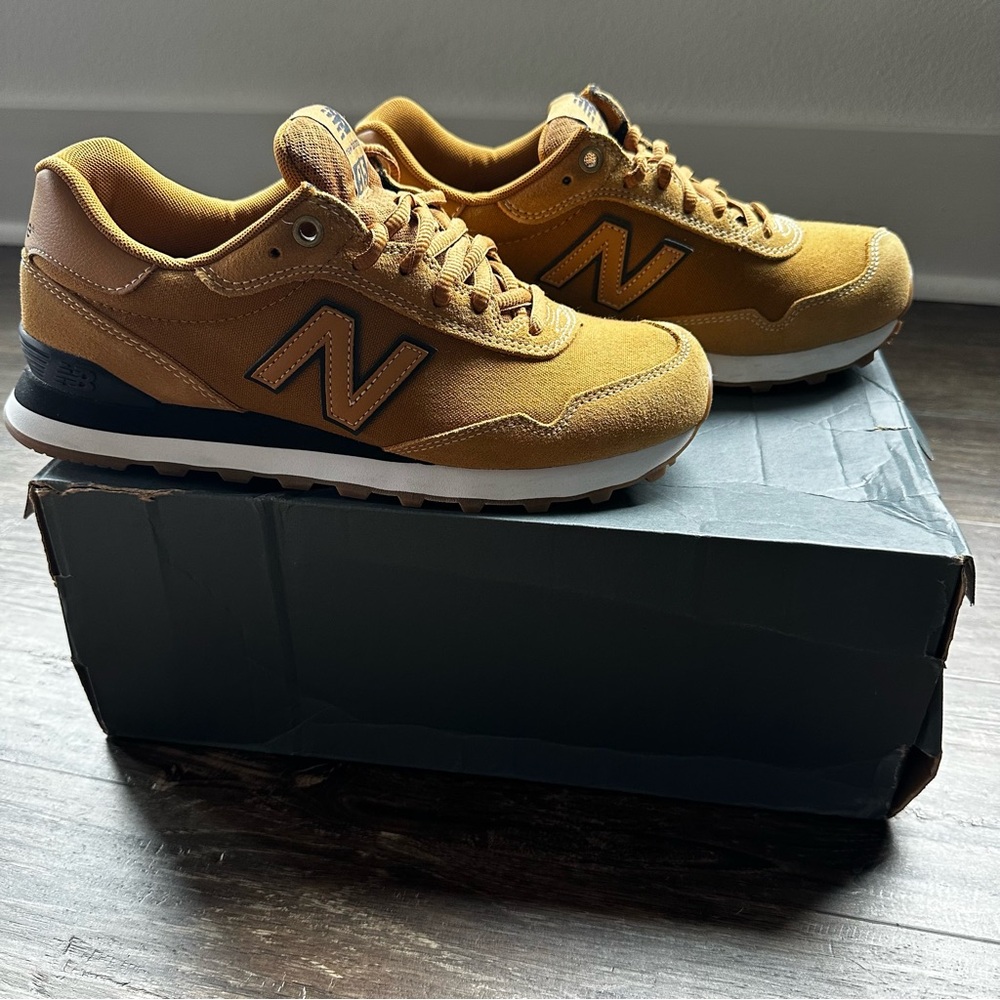 New Balance Men's Tan Sneakers